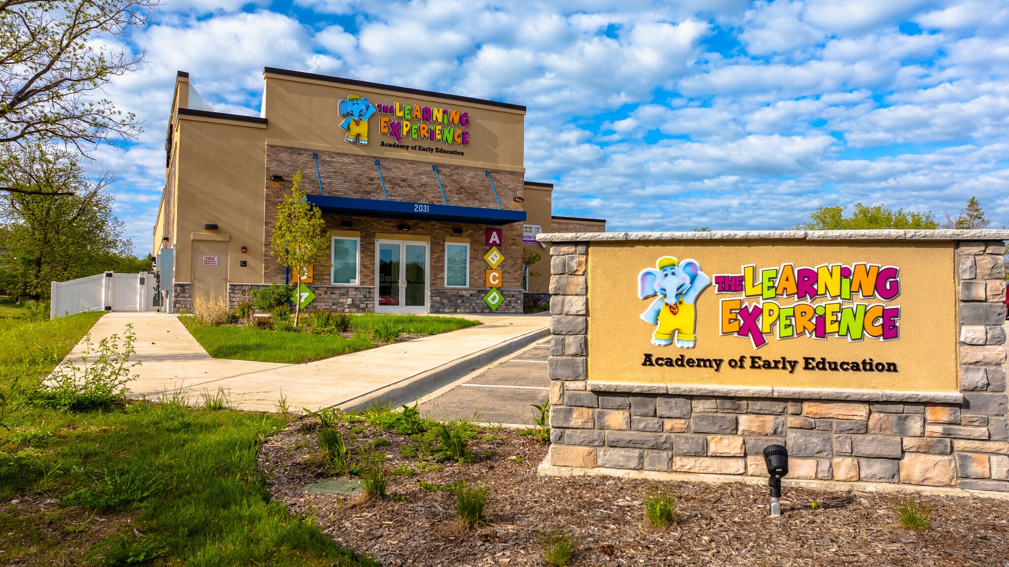 2031 Meadow Ln, Pewaukee, WI for sale Building Photo- Image 1 of 3