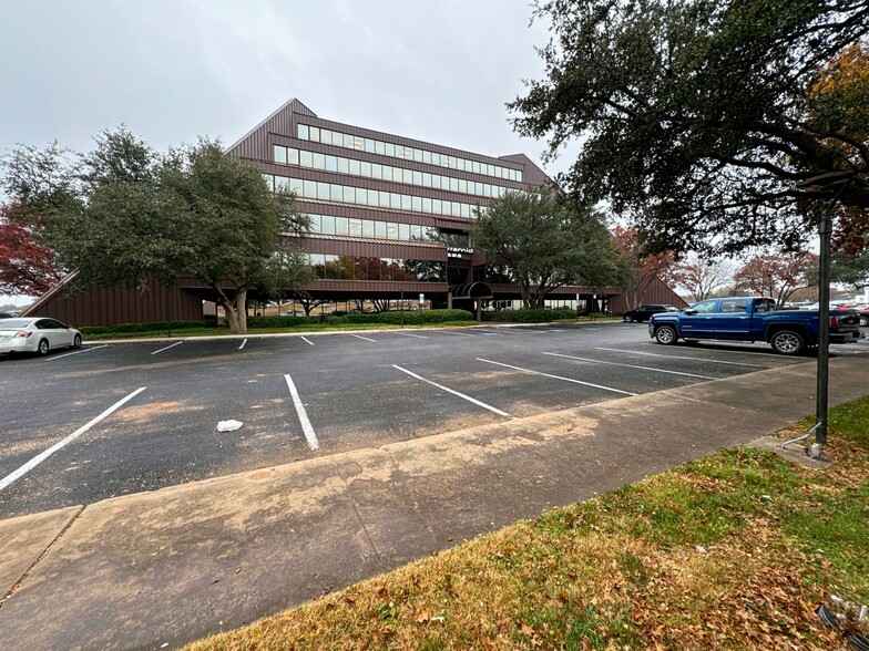 3223 S Loop 289, Lubbock, TX for lease - Building Photo - Image 3 of 10