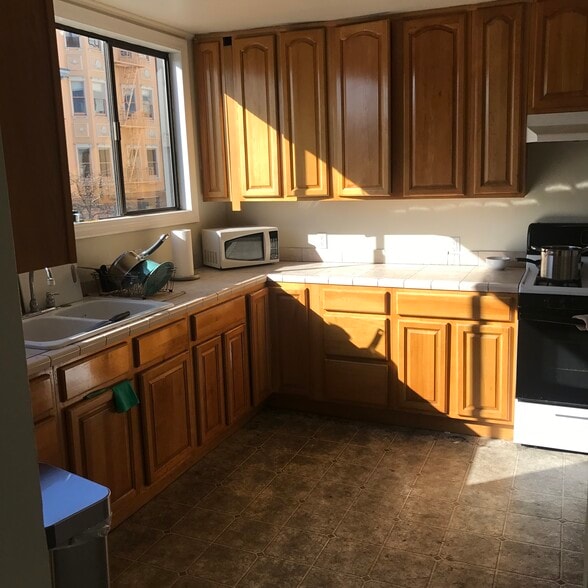 1298 Guerrero St, San Francisco, CA for sale - Building Photo - Image 2 of 5