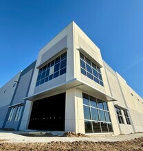 NW 44th, Ocala, FL for lease Interior Photo- Image 1 of 2