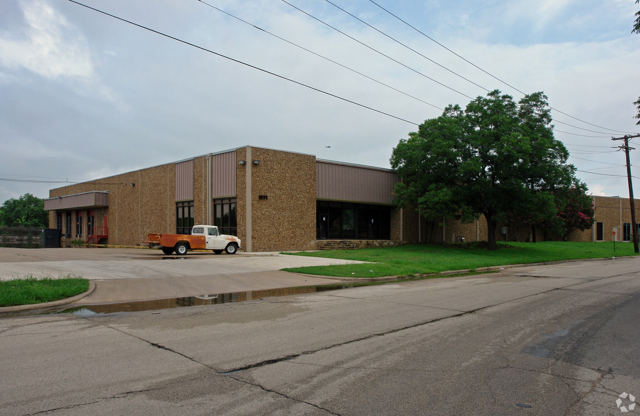 1371-1373 Round Table Dr, Dallas, TX for sale Primary Photo- Image 1 of 1