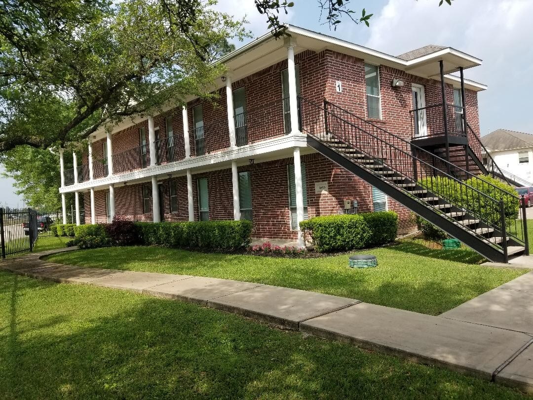 3880 Greenhouse Rd, Houston, TX 77084