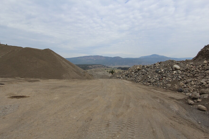 7229 Douglas Lake Rd, Thompson-Nicola, BC for sale - Primary Photo - Image 1 of 5