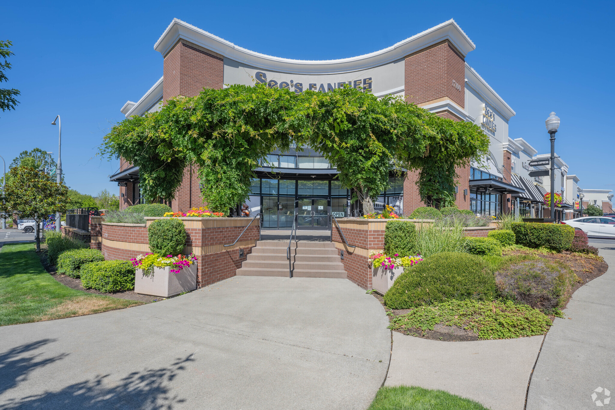 17100 Southcenter Pky, Tukwila, WA for sale Primary Photo- Image 1 of 1