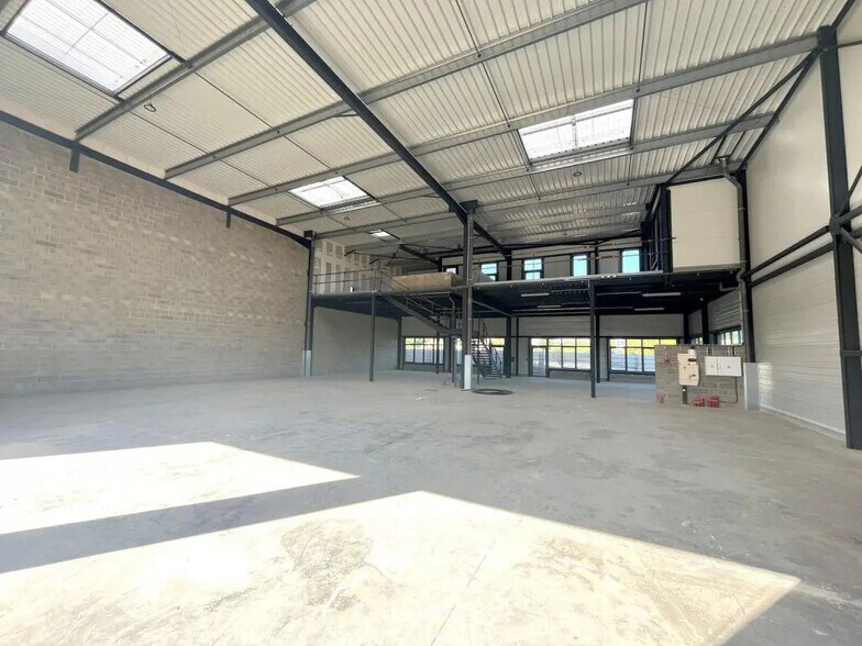 Flex in Buchelay for sale - Building Photo - Image 2 of 11