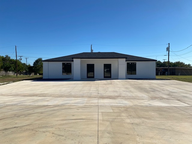 381 Mill Creek Dr, Salado, TX for lease - Building Photo - Image 2 of 24