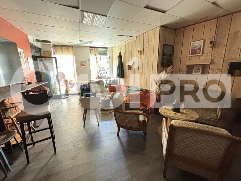 Retail in Compiègne for lease - Building Photo - Image 3 of 3