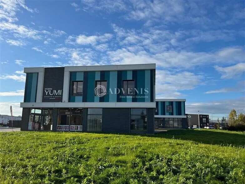 Office in Tours for lease - Building Photo - Image 3 of 4