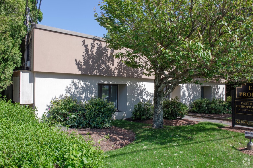 970 Hope St, Bristol, RI for lease - Building Photo - Image 3 of 6