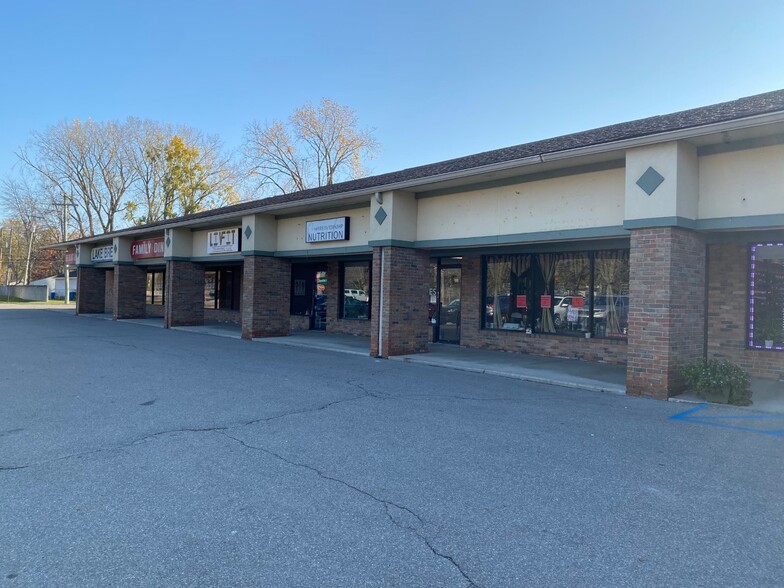 35410-35450 Jefferson Ave, Harrison Township, MI for lease - Building Photo - Image 2 of 4