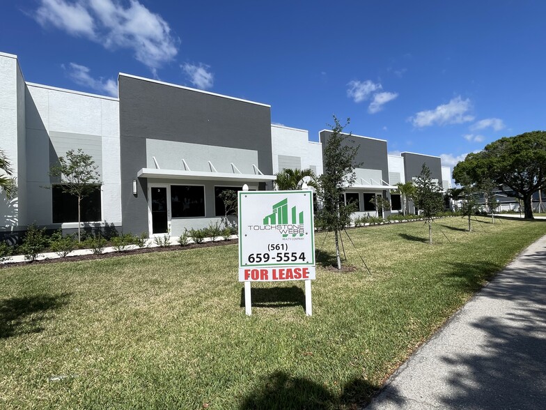 1740 E Tiffany Dr, Mangonia Park, FL for lease - Building Photo - Image 2 of 5