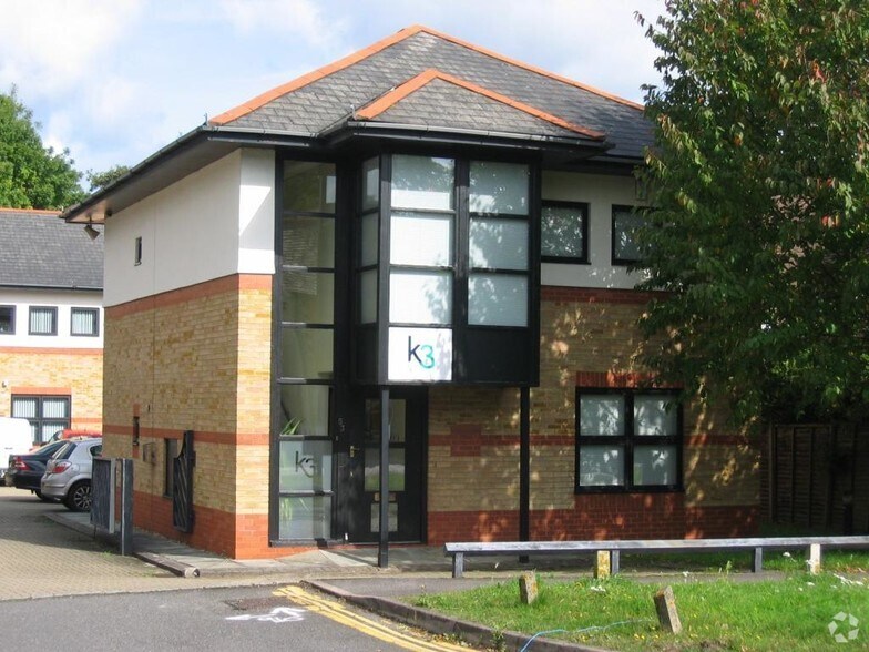 53 Guildford Rd, Bagshot, GU19 5NG