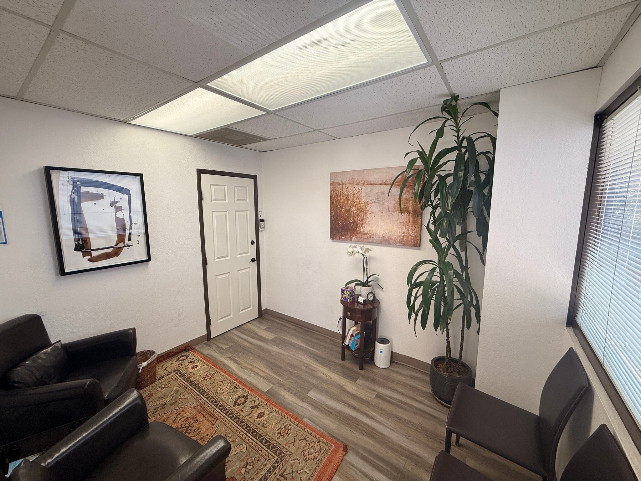 15450 Ventura Blvd, Sherman Oaks, CA for lease Interior Photo- Image 1 of 13