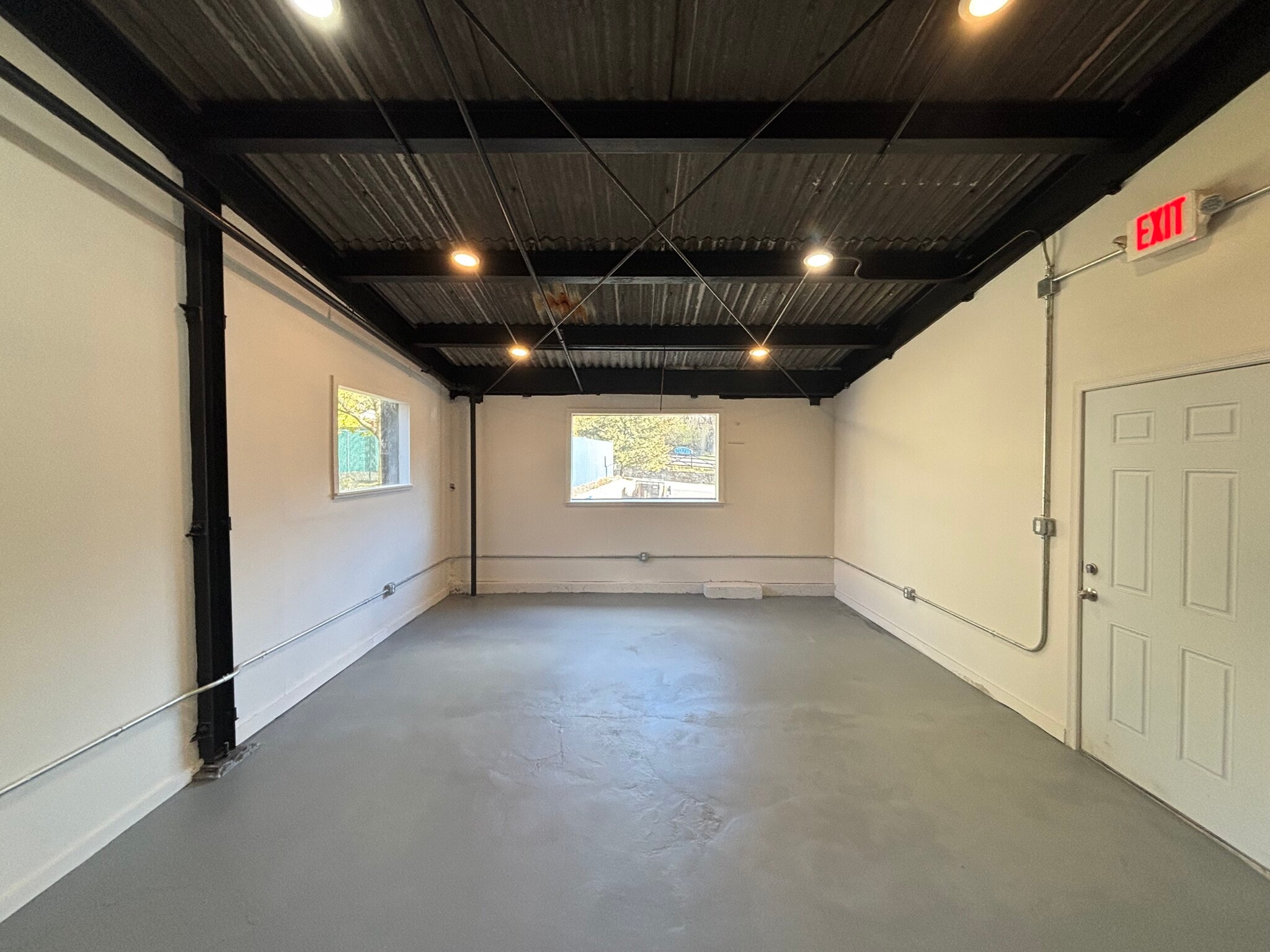 3502 SCOTTS Ln, Philadelphia, PA for lease Interior Photo- Image 1 of 3