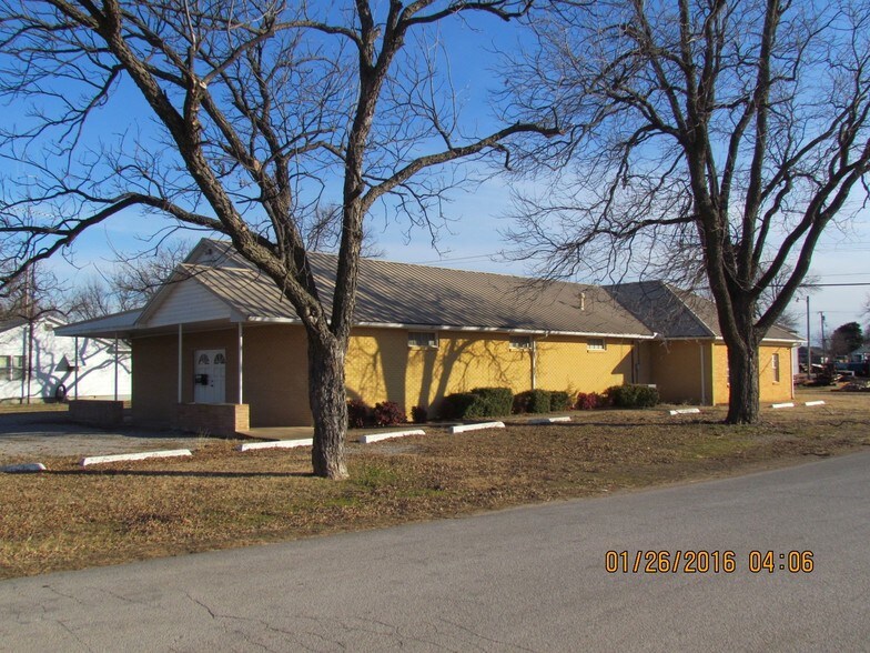 813 W Cherokee St, Lindsay, OK for sale - Primary Photo - Image 1 of 1