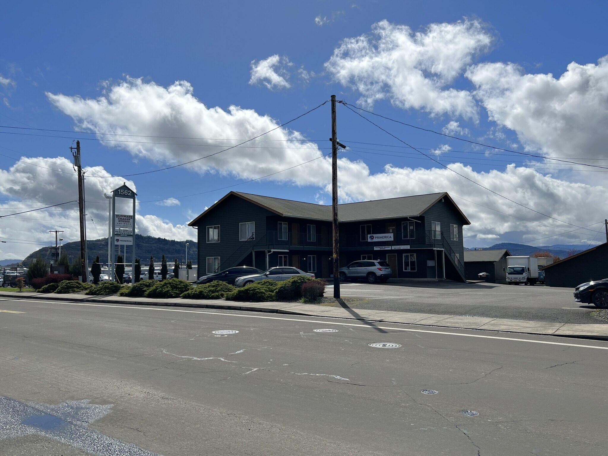 1562 NE Vine St, Roseburg, OR for sale Building Photo- Image 1 of 1
