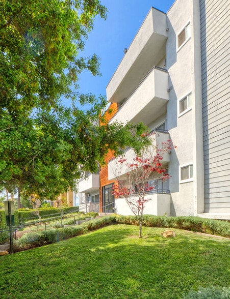 5535 Carlton Way, Los Angeles, CA for sale - Building Photo - Image 3 of 19