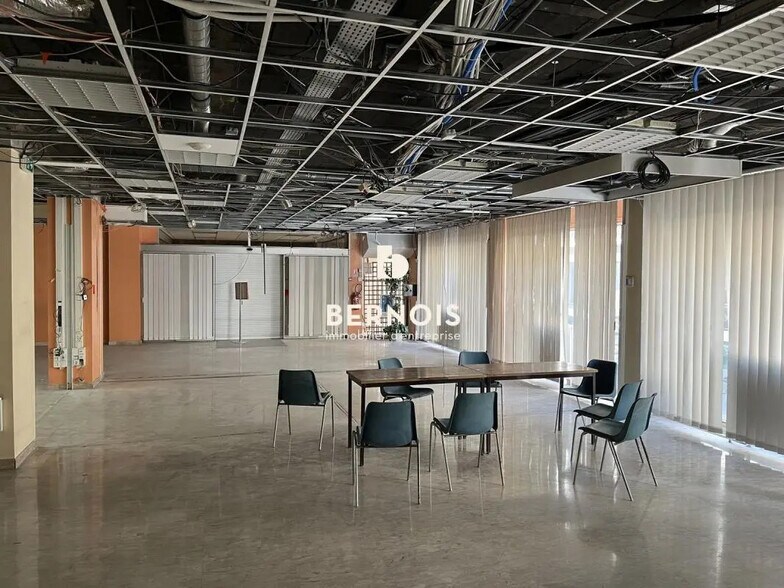 Office in Toulon for lease - Interior Photo - Image 3 of 4