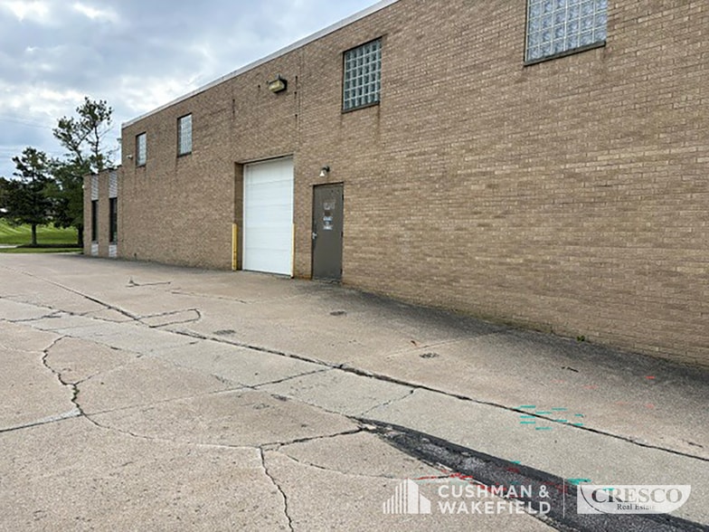6850 Cochran Rd, Solon, OH for lease - Building Photo - Image 2 of 10