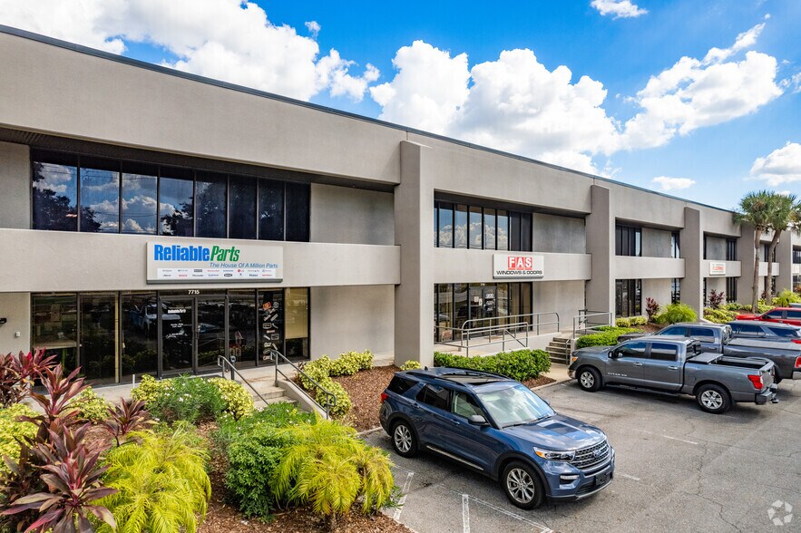 7701-7739 Anderson Rd, Tampa, FL for lease - Building Photo - Image 2 of 8