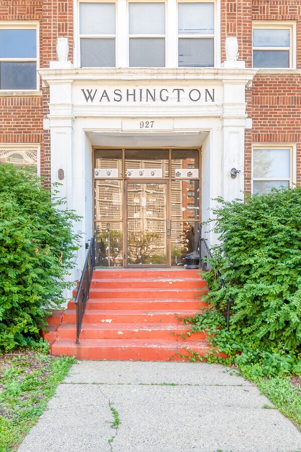 927 S Washington Ave, Lansing, MI 48910