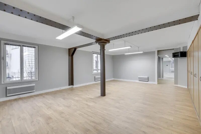 Office in Paris for lease - Building Photo - Image 1 of 8