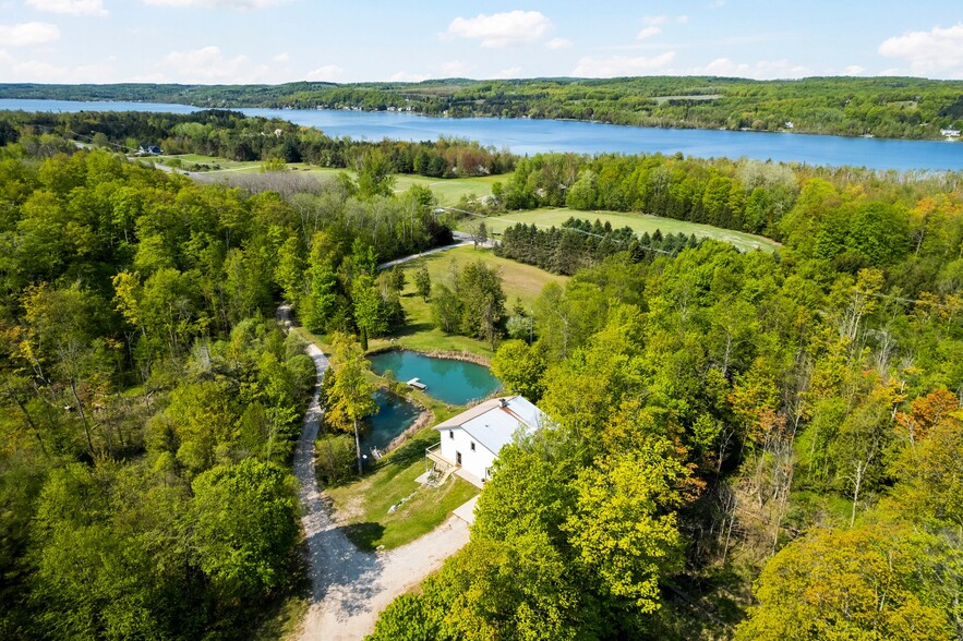 1399 S Lake Leelanau Dr, Lake Leelanau, MI 49653 | LoopNet