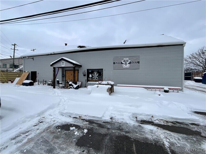 39 Long Ave, Hamburg, NY for sale - Building Photo - Image 1 of 1