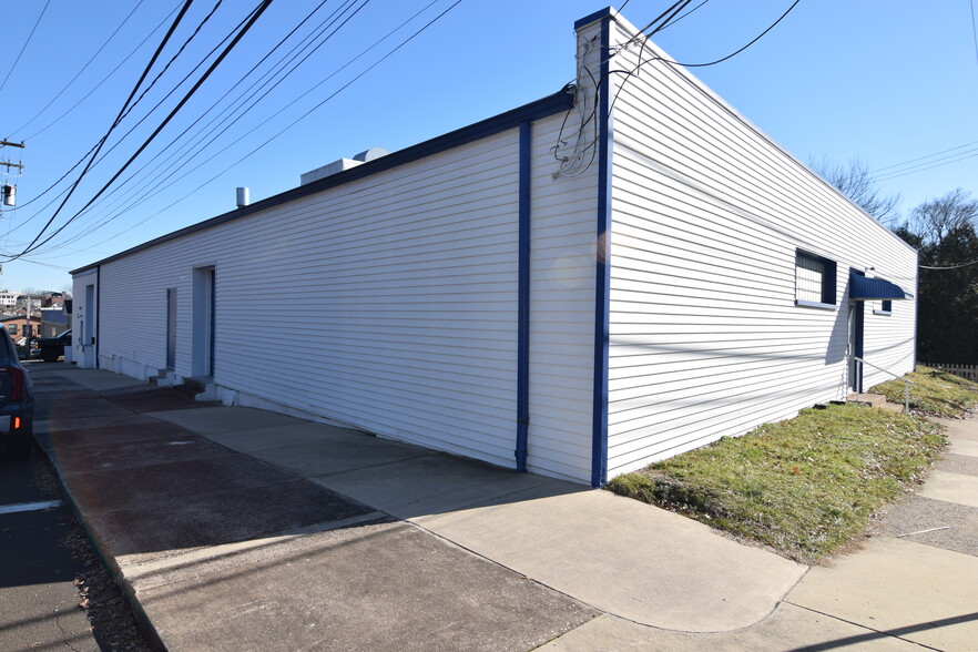 607 W Park Ave, Perkasie, PA for sale - Building Photo - Image 3 of 14