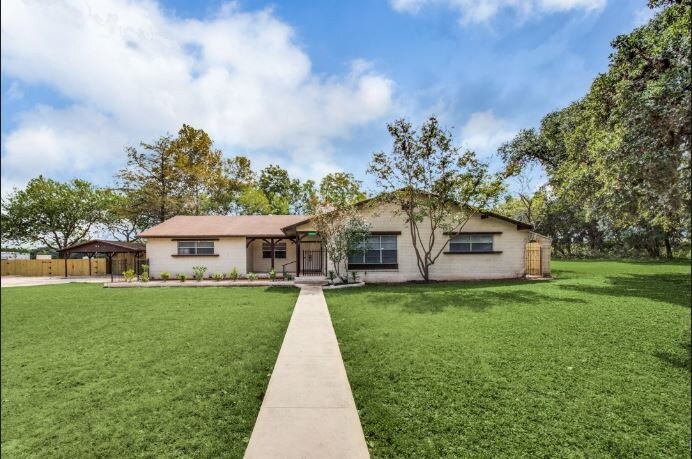 101 Pine View Dr, Boerne, TX for sale - Primary Photo - Image 1 of 1