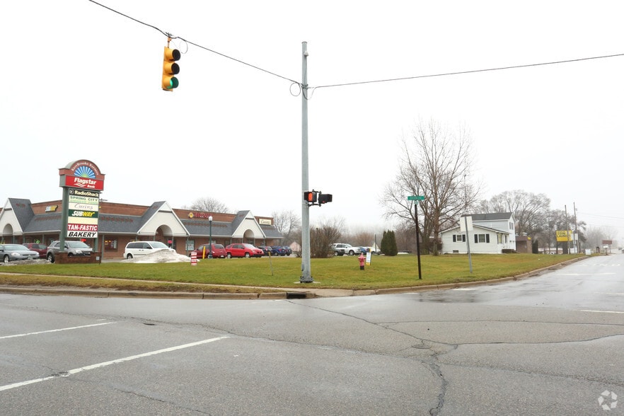 142 Wamplers Lake Rd, Brooklyn, MI 49230