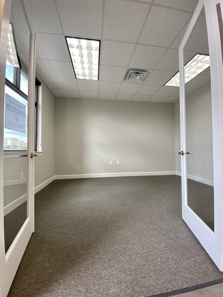 6110 Sienna Ranch Rd, Missouri City, TX for lease - Interior Photo - Image 2 of 8