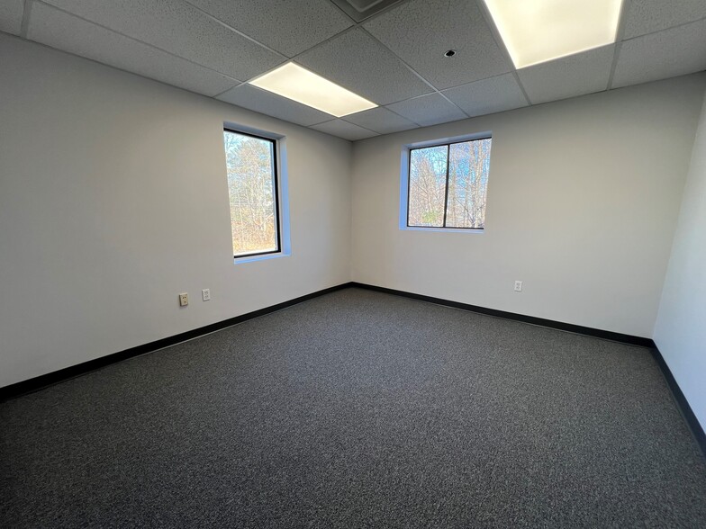 20 Mathewson Dr, Weymouth, MA for lease - Interior Photo - Image 2 of 3