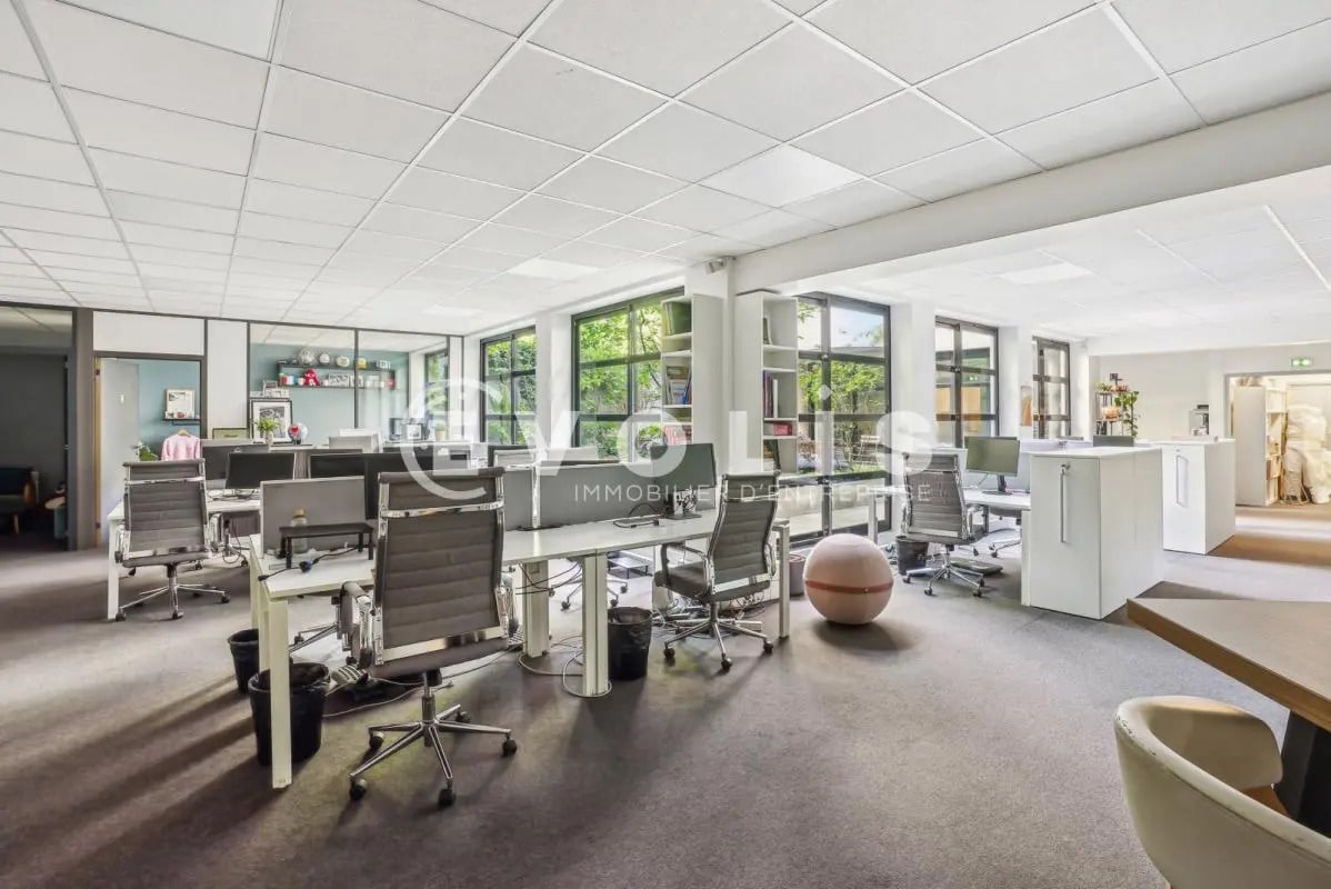 Office in Boulogne-Billancourt for sale Building Photo- Image 1 of 15