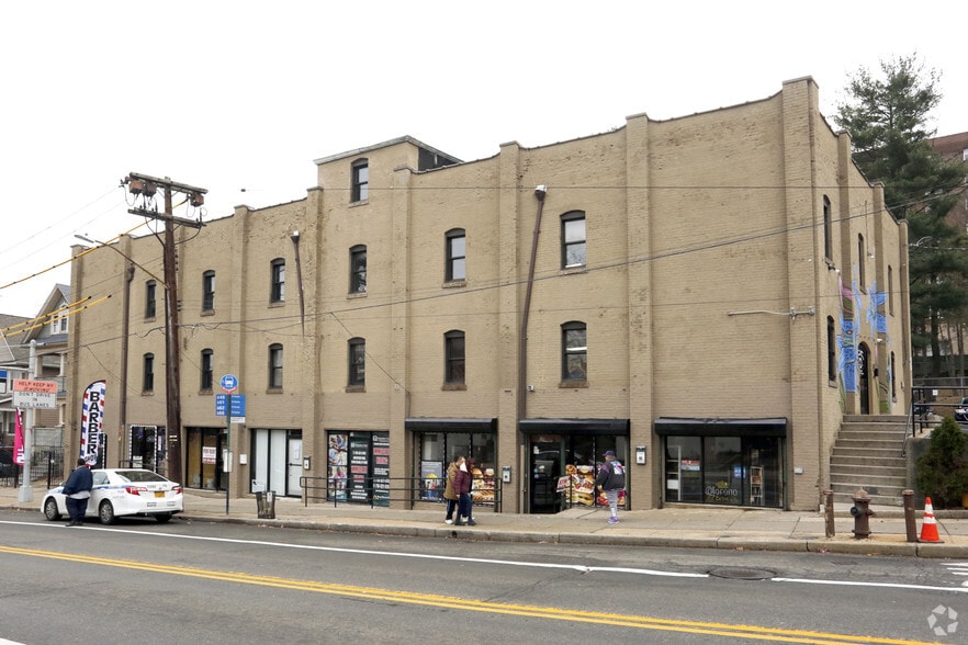 400 Victory Blvd, Staten Island, NY for sale - Primary Photo - Image 1 of 1