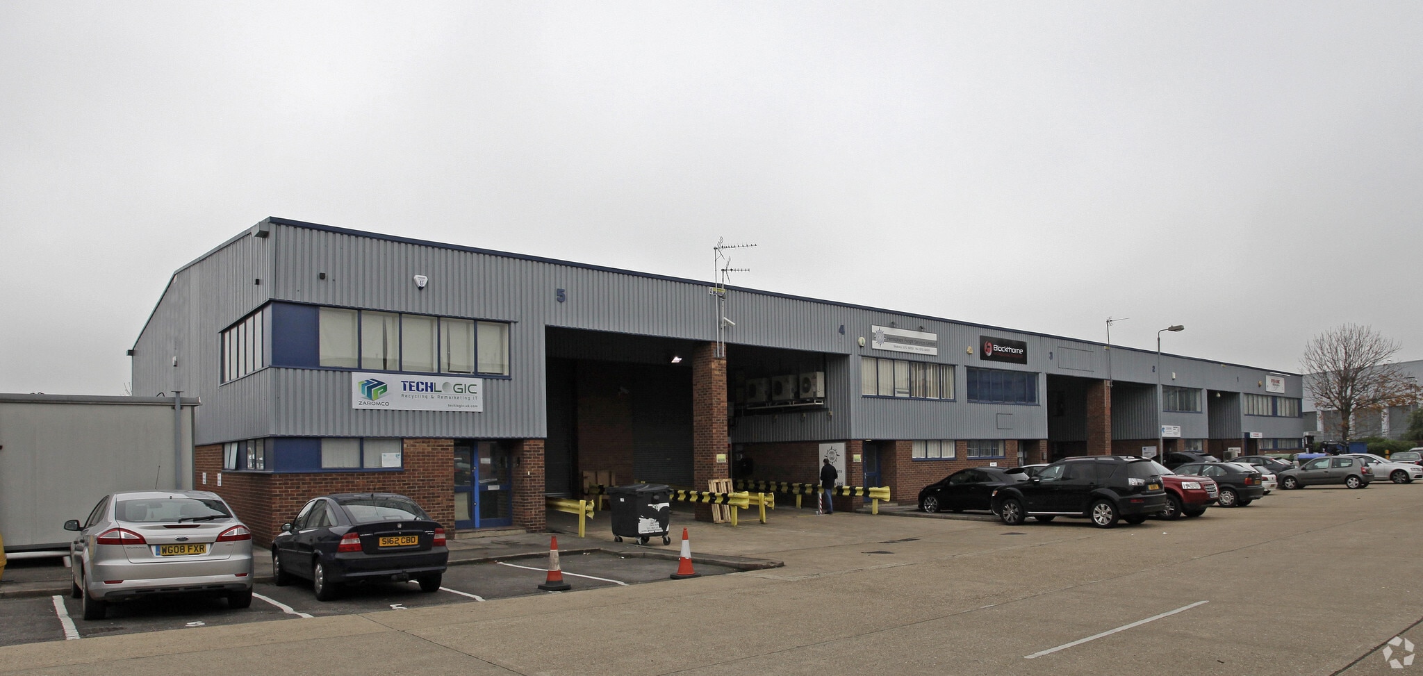 Blackthorne Rd, Slough for lease Primary Photo- Image 1 of 5