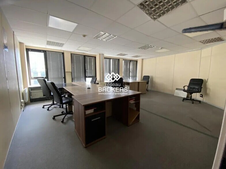 Office in Grenoble for sale - Interior Photo - Image 1 of 11