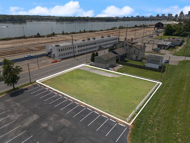 1021 E Market St, Jeffersonville, IN for sale - Building Photo - Image 1 of 31