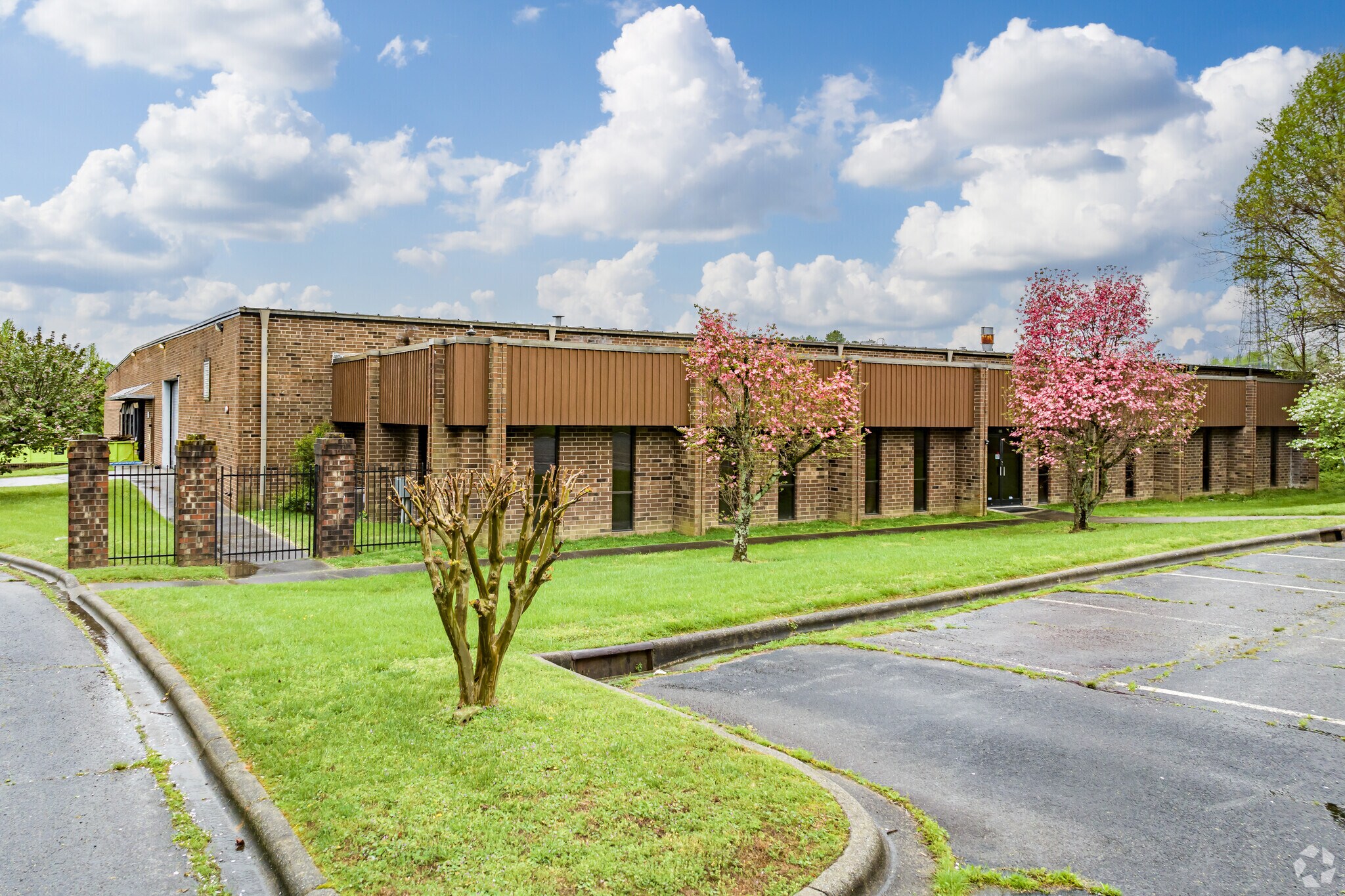1005 W Fairfield Rd, High Point, NC for sale Primary Photo- Image 1 of 1