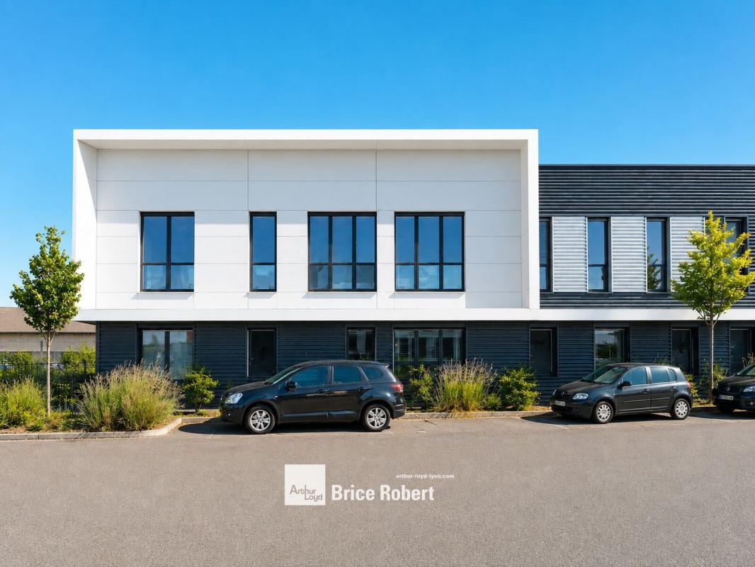 61 Rue Mathieu Dussurgey, Saint-Fons for lease Building Photo- Image 1 of 8