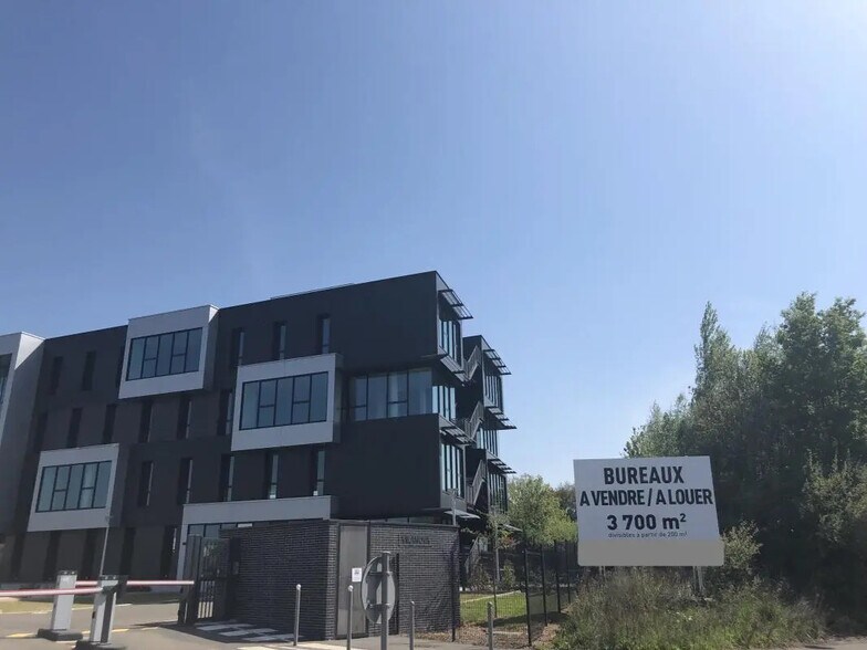 Office in Saint-Grégoire for lease - Building Photo - Image 3 of 17