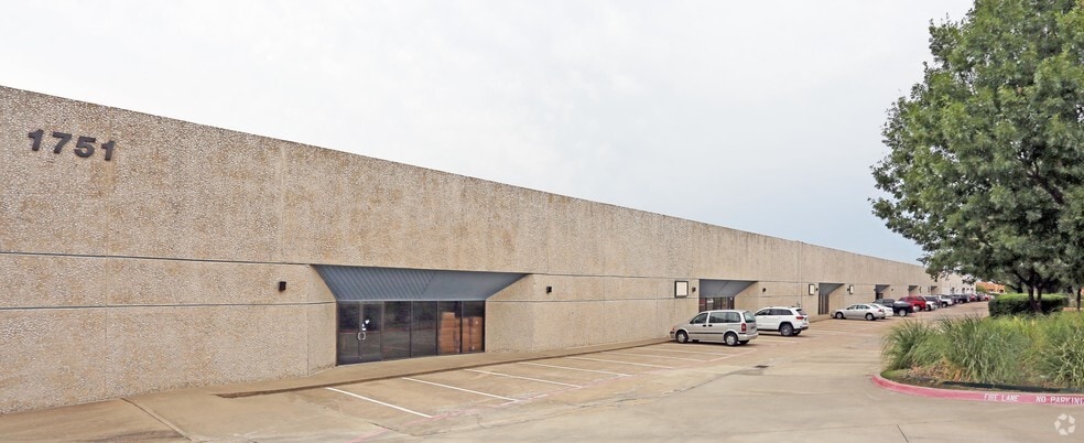 1751 Hurd Dr, Irving, TX for lease - Primary Photo - Image 1 of 8