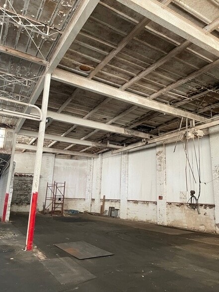 5900-5906 Park Ave, Cleveland, OH for lease - Interior Photo - Image 3 of 4
