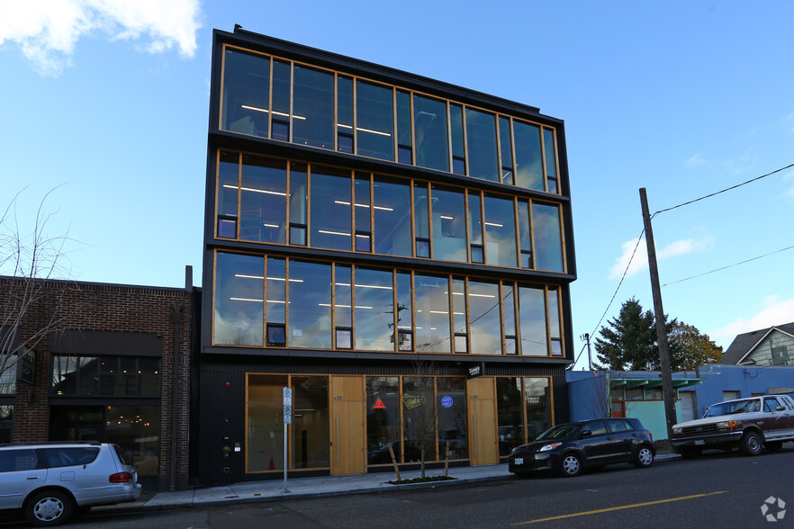 4713 N Albina Ave, Portland, OR for lease - Primary Photo - Image 1 of 23