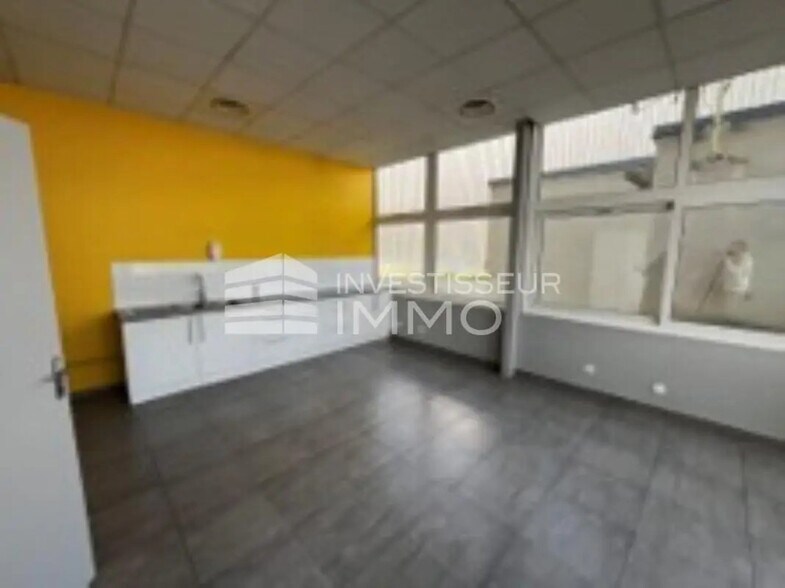 Office in Noisy-le-Sec for sale - Interior Photo - Image 3 of 3