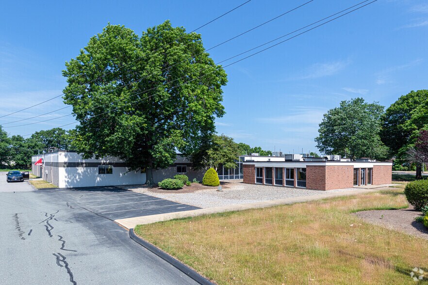 487-501 Jefferson Blvd, Warwick, RI for sale - Primary Photo - Image 1 of 1