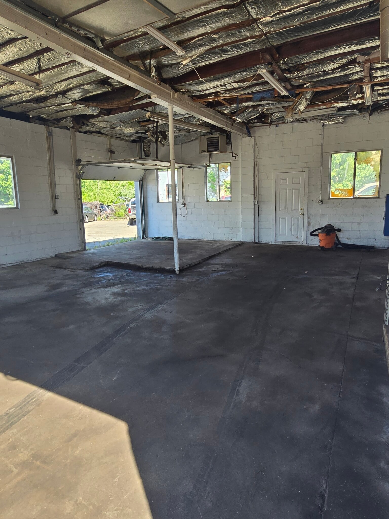 109 Fletcher Ave, Cranston, RI for lease Interior Photo- Image 1 of 4