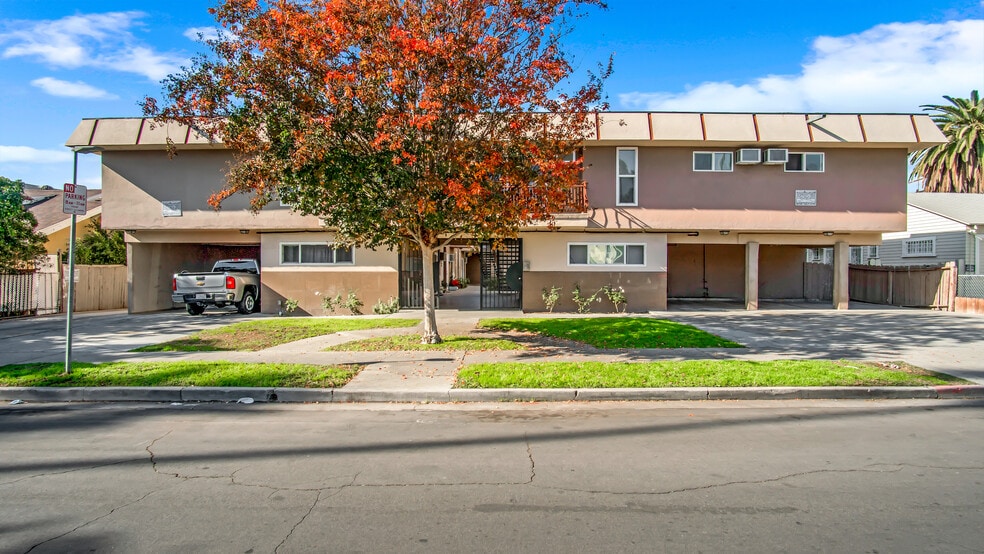 423 N Harvard Blvd, Los Angeles, CA for sale - Primary Photo - Image 1 of 70