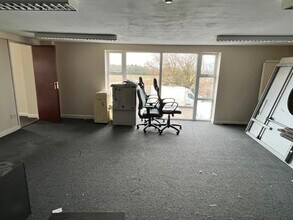 Wises Ln, Borden for lease Interior Photo- Image 2 of 3