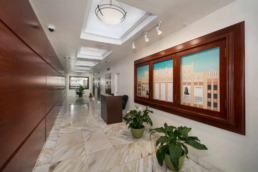 168 SE 1st St, Miami, FL for sale - Lobby - Image 3 of 4